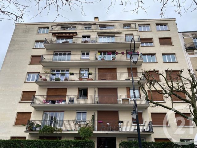  - LA VARENNE ST HILAIRE - 