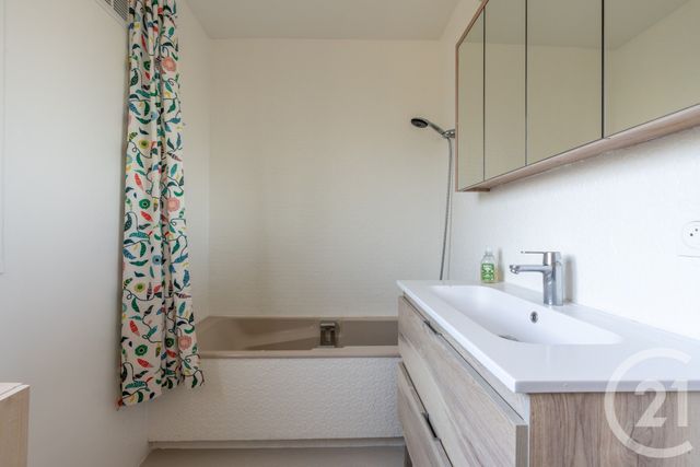 Appartement F3 à vendre - 3 pièces - 72.68 m2 - ST MAUR DES FOSSES - 94 - ILE-DE-FRANCE - Century 21 Les Clés Du Parc